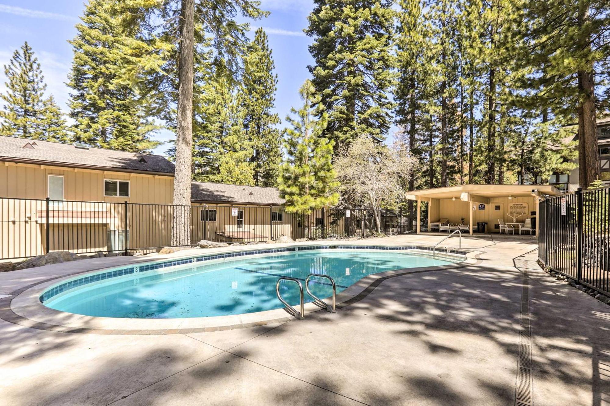 Incline Village Condo With Deck 1 Mi To Lake Tahoe Εξωτερικό φωτογραφία