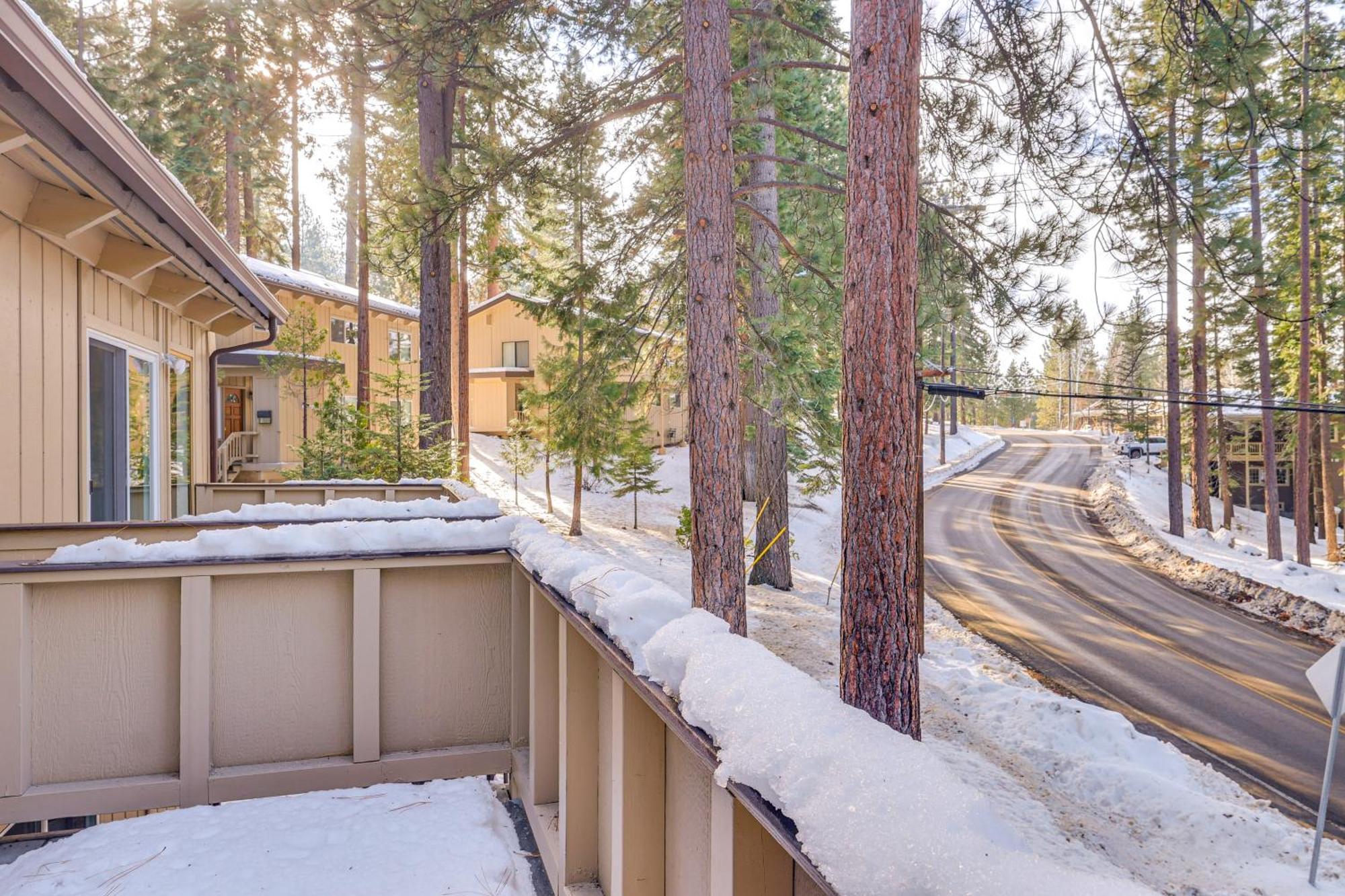 Incline Village Condo With Deck 1 Mi To Lake Tahoe Εξωτερικό φωτογραφία